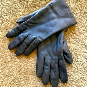 Woman leather gloves